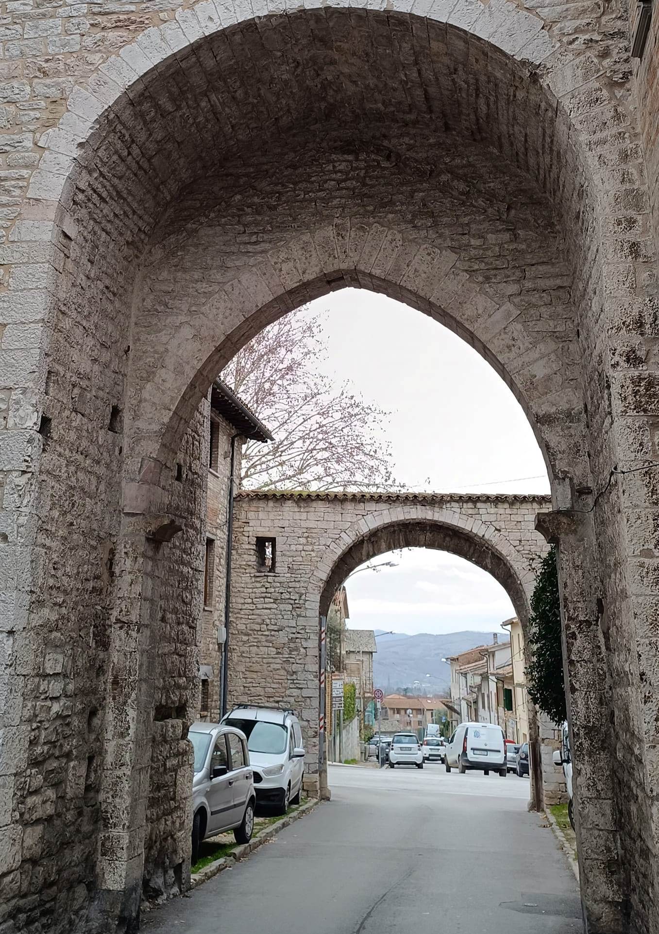 Via ai lavori su arco di San Pietro e balcone di via Campo di Marte